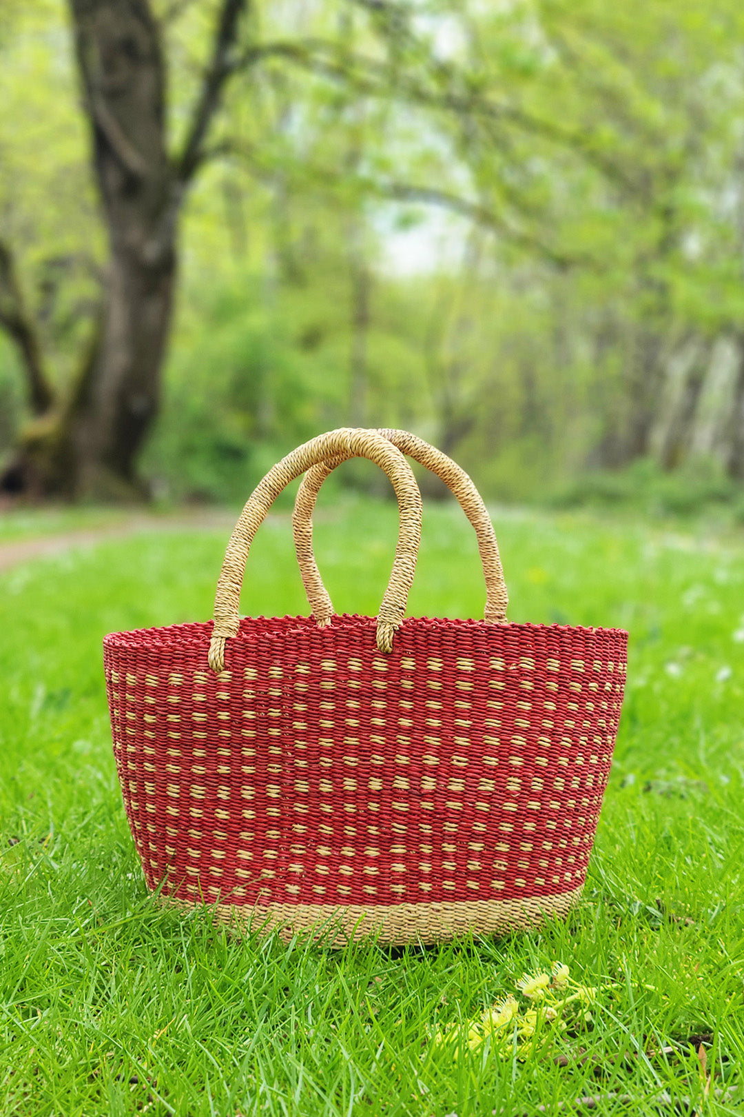 Strawberry Fields Oval Grass Tote