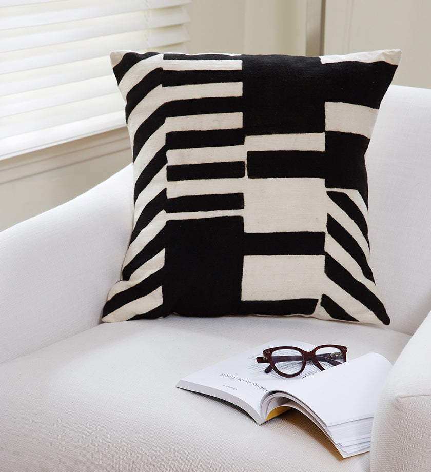 White throw fashion cushions